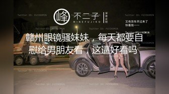 丝袜高跟露脸风骚小少妇一个人寂寞的玩弄假鸡巴，跟狼友互动撩骚，道具抽插蹂躏自己抠弄骚穴，高潮喷水不止