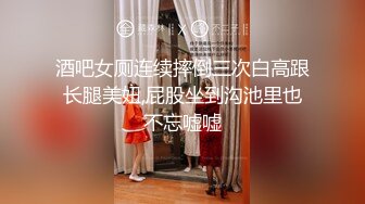 小胖哥约操齐逼短裤网红级美女，花臂纹身极品美腿，深喉插嘴扛起长腿就是操，扶着屁股后入，表情清晰可见